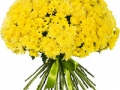 Букет из желтых кустовых хризантем